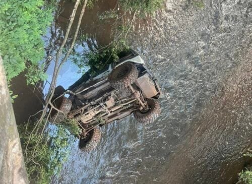 Veículo cai de ponte na ERS-135 em Getúlio Vargas e deixa quatro pessoas feridas