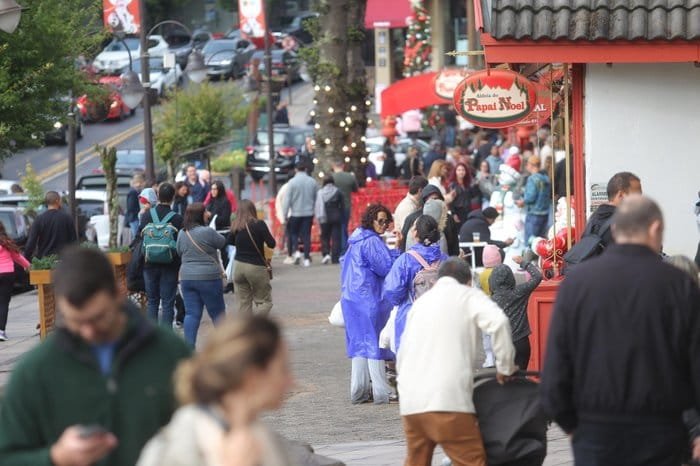 Longe do local de acidente de avião, movimento de turistas é intenso em Gramado 1 5085386 405115a3618b8b0