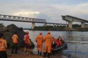 Dois corpos são encontrados, e sobe para seis número de mortos em queda de ponte sobre o Rio Tocantins