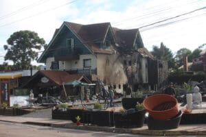 Buscas por restos mortais das vítimas de acidente aéreo em Gramado devem ser encerradas na manhã desta Segunda-feira