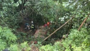 Uma Adolescente morre após carro despencar de ribanceira em Concórdia