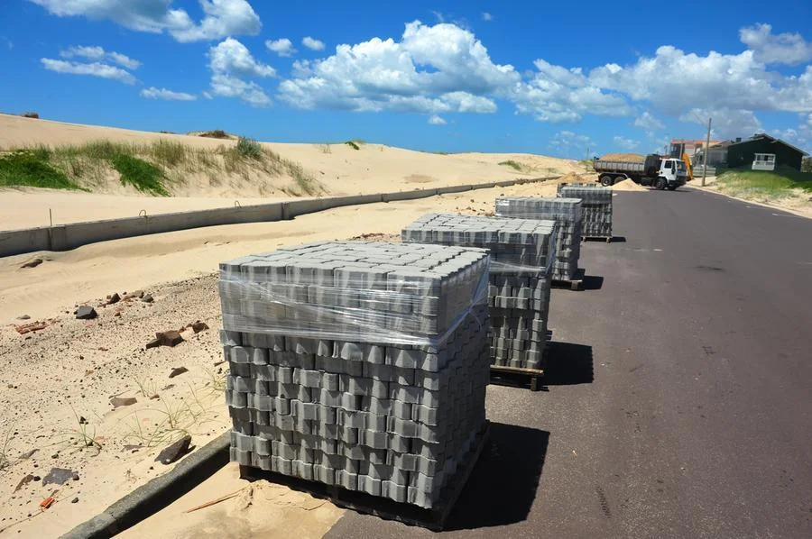 Imbé ganha novo calçadão na avenida Beira-Mar e melhorias em infraestrutura 3 Calcadao Beira Mar ImbeFA05