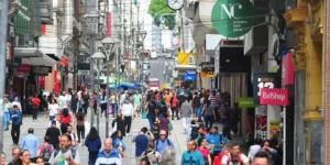 Comércio, supermercados, bancos e lotéricas: Saiba o que abre e fecha no Natal