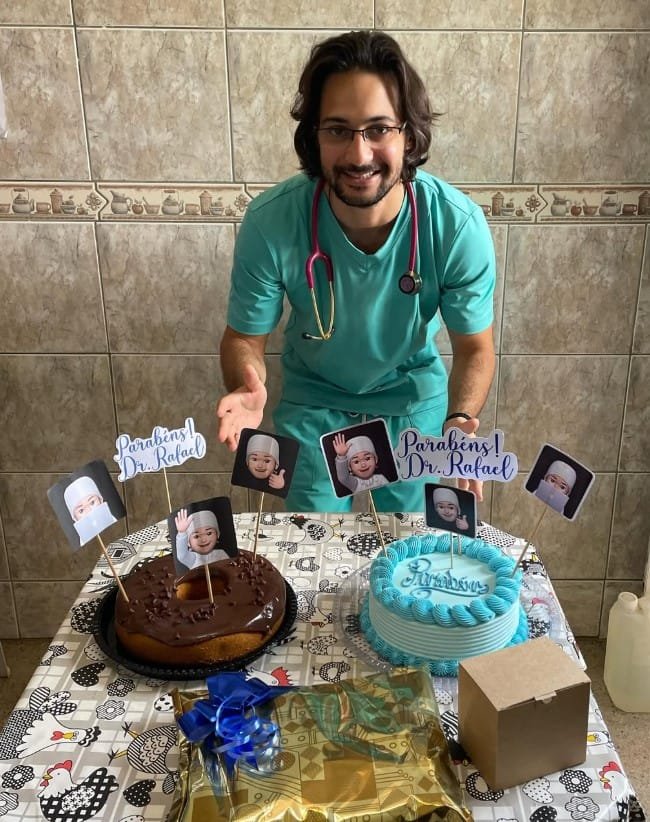 Veja o Vídeo - Médico precisa fazer trilha dentro da mata para atender pessoas na zona rural! 1 Dr. Rafael Barbosa de Azevedo