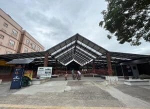 Chuva atrasa obras do Largo dos Estudantes em Osório e feira do produtor segue improvisada