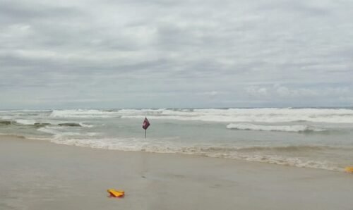 Jovem morre após afogamento em área de risco na Prainha, em Torres