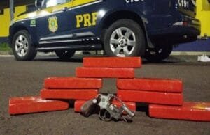Na BR-101 em Torres, PRF prende homem com arma e quase 10kg de cocaína escondidos no carro