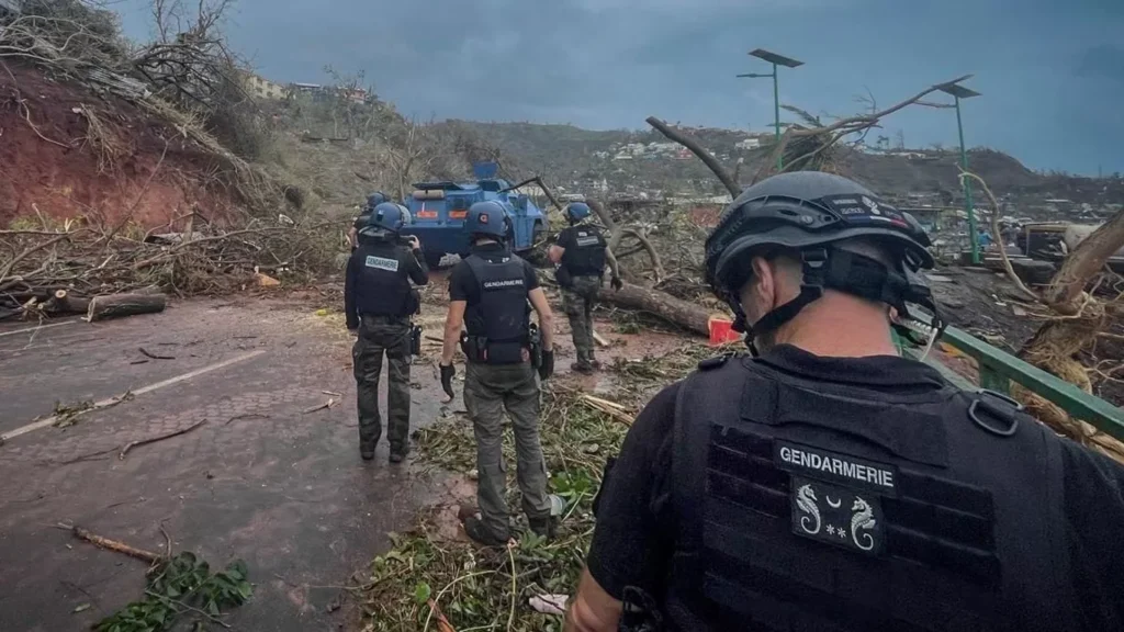 CATÁSTROFE NO ÍNDICO: CICLONE ARRASA ILHA E MORTOS PODEM SER CENTENAS 3 indico3