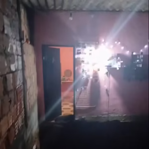 Onze pessoas ficaram feridas durante o desabamento de uma laje em Acari, na Zona Norte, no Rio de Janeiro, na noite de domingo. Seis vítimas são crianças