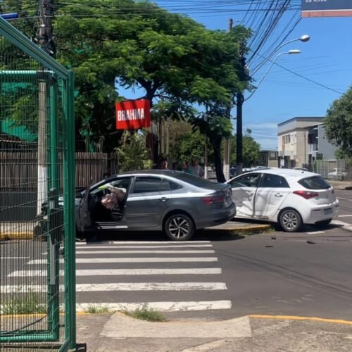 Colisão entre dois veículos no centro de Osório deixa uma mulher ferida