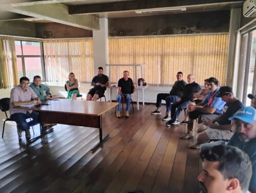 SECRETARIA DE TURISMO REALIZA REUNIÃO COM REPRESENTANTES DAS ENTIDADES TRADICIONALISTAS DO PARQUE DE RODEIOS JORGE DARIVA EM OSÓRIO