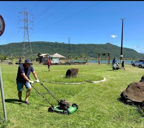 EM OSÓRIO MUTIRÕES DE LIMPEZA SÃO REALIZADOS POR VOLUNTÁRIOS PARA RECUPERAR ESTRUTURAS MUNICIPAIS COMO PRAÇAS E ÁREAS EXTERNAS DE SECRETARIAS