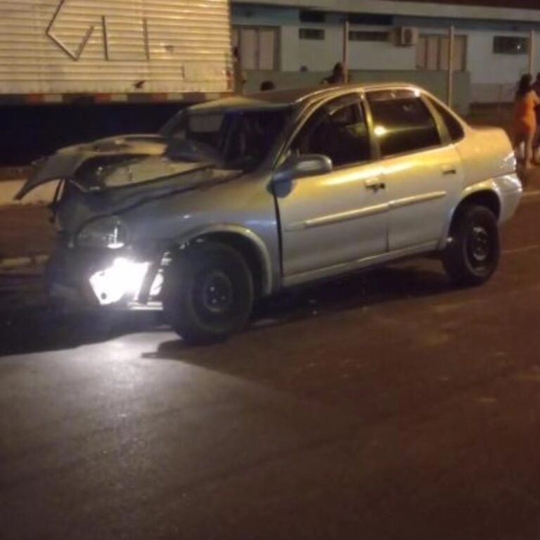 Condutora perde controle de veículo e colide com caminhão estacionado em Osório 13 474583526 8765713283526988 3149254566100986063 n