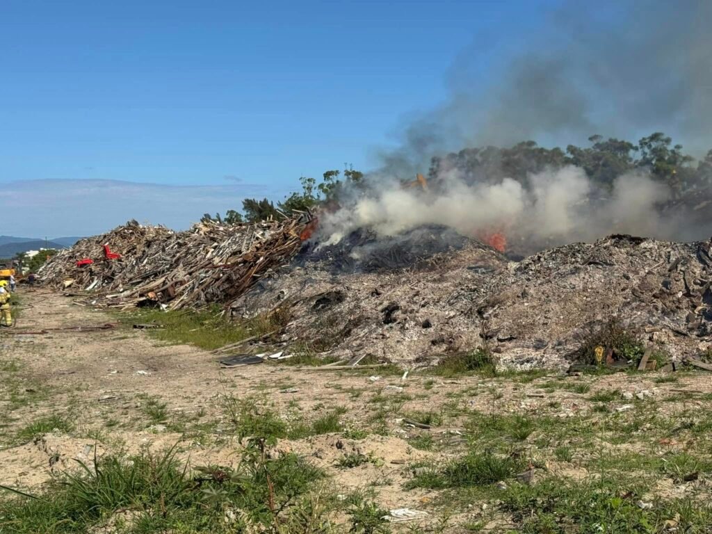 Incêndio atinge cooperativa de recicladores em Capão da Canoa 1 474591266 640865411627434 1610023108968130942 n