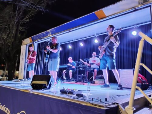 Banda Rota 66 anima a noite de sábado em Atlântida Sul