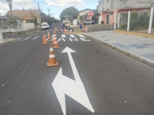SECRETARIA DE OBRAS DE OSÓRIO REALIZA A CAPINA DE PRAÇAS E FAZ A PINTURA DAS FAIXAS PARA PEDESTRES
