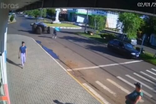 Mulher é atropelada por máquina da prefeitura de Porto Lucena