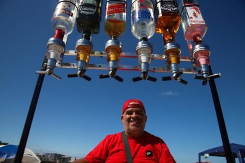 Inspirado em Copacabana, “barmóvel” faz sucesso no Litoral Norte