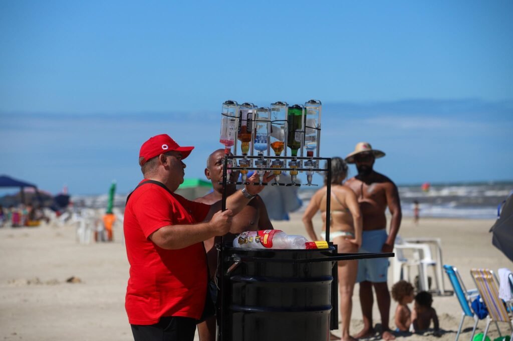 Inspirado em Copacabana, "barmóvel" faz sucesso no Litoral Norte 3 5109989 367169aec7b5391