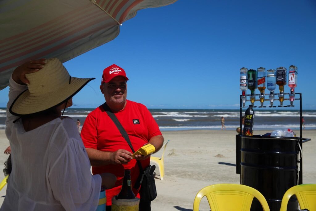 Inspirado em Copacabana, "barmóvel" faz sucesso no Litoral Norte 1 5109997 df4a9a9715e706b