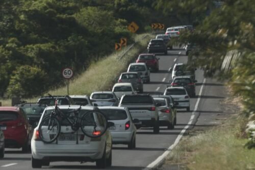Trânsito de retorno do Litoral Norte apresenta lentidão e pontos de congestionamento neste Domingo