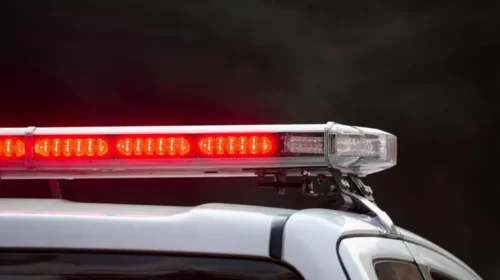 Homem morre atropelado por Mercedes-Benz na Estrada do Mar