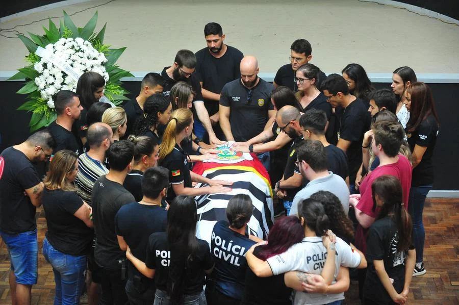 Colegas se despedem de policial morto a tiros em Butiá durante operação 1 FAB 6512