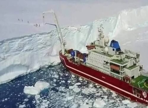 O continente da Antártida é composto por 40% de uma parede de gelo que circunda todos os mares da Terra.