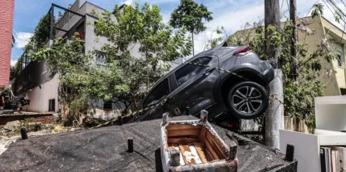 Chuva invade casas, arrasta carros e deixa peixes dentro de residências em São Paulo