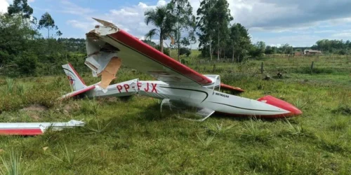 Avião de pequeno porte com duas pessoas cai em Montenegro, no Vale do Caí