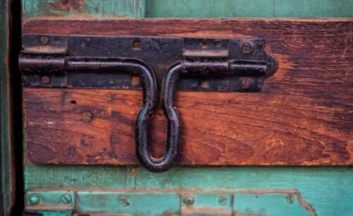 Homem é encontrado esquartejado dentro de baú em SC