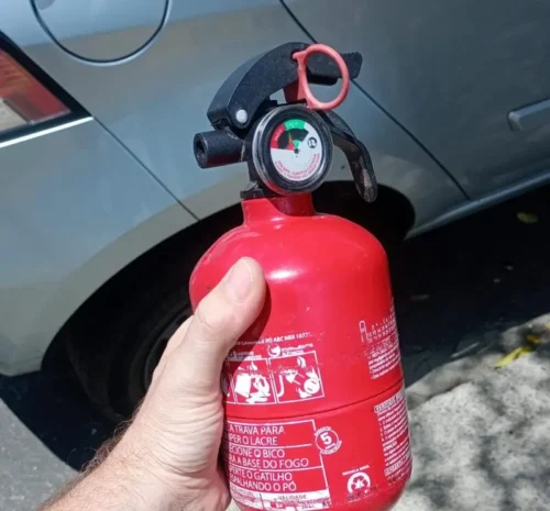 Extintores em carros podem voltar a ser obrigatórios: Saiba mais