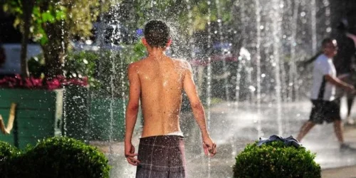 Semana começa com calor e sol entre nuvens no RS