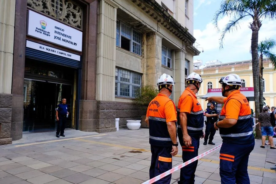 Prédio da Prefeitura de Porto Alegre é evacuado por princípio de incêndio 1 fogo10