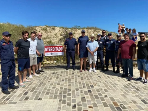 Passarela de acesso à praia é interditada em Torres