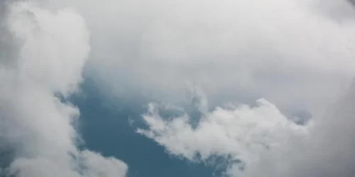 Sexta-feira será de sol, nuvens e chuva isolada no RS