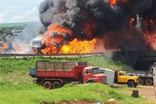 Caminhão-tanque explode após colisão e motorista pula de viaduto no Paraná