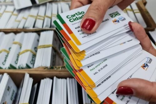 Alunos da rede estadual têm até 28 de fevereiro para retirar cartões do programa Todo Jovem na Escola