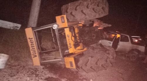 Acidente na RST-101 em Osório envolvendo trator e veículo, deixa duas pessoas feridas