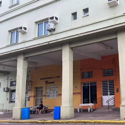 Conheça a história de Dona Sônia, a senhora que mora na rodoviária de Osório