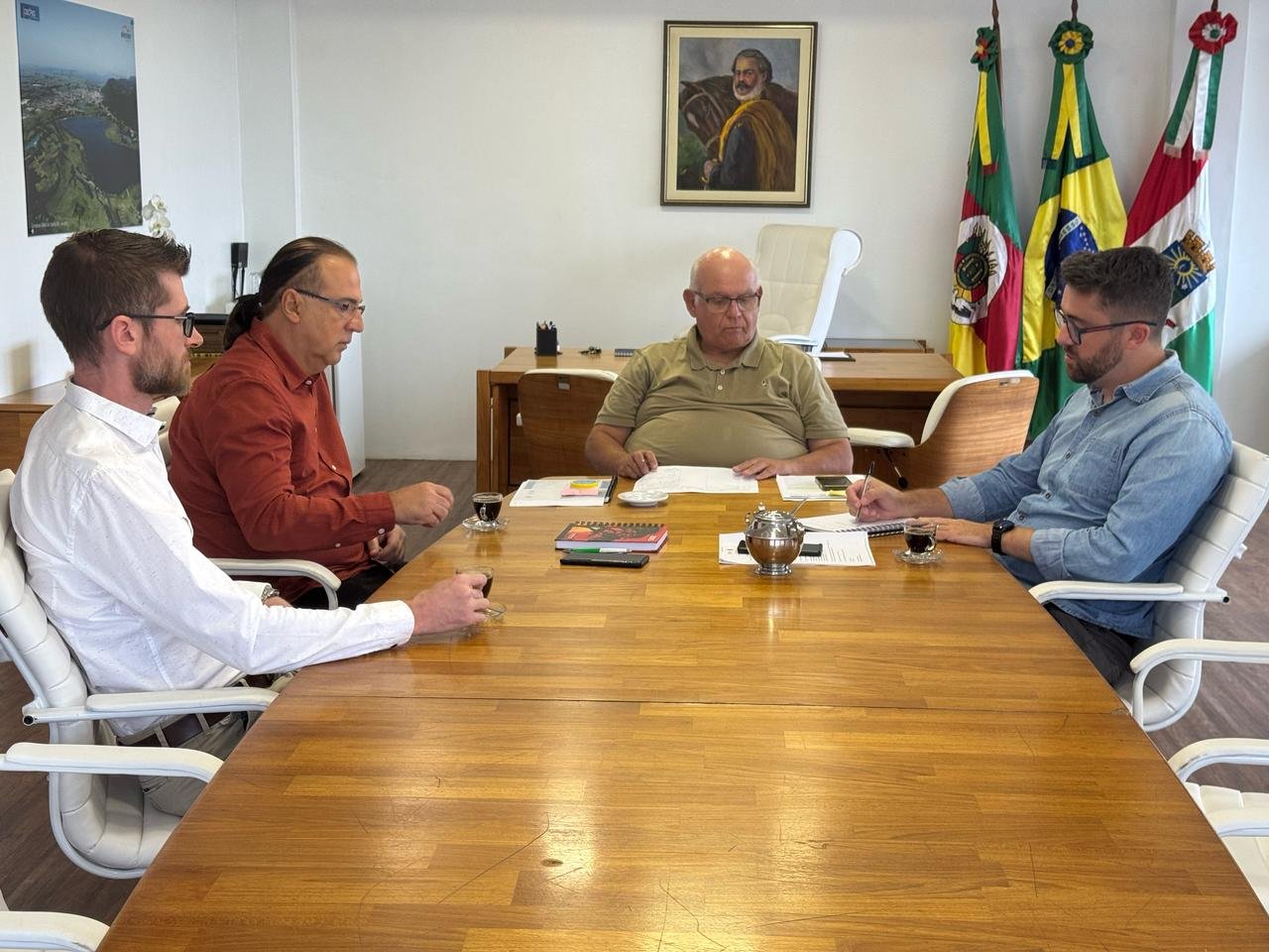 REPRESENTANTES DA DEFENSORIA PÚBLICA DO ESTADO E EXECUTIVO MUNICIPAL REALIZAM REUNIÃO 1 480806360 1049325687235998 5726087423029710902 n