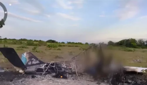 Avião de pequeno porte cai, mata um empresário mineiro e deixa piloto ferido na Bahia