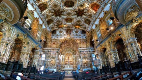 Teto de “igreja de ouro” em Salvador desaba; uma pessoa morreu e outras cinco ficaram feridas
