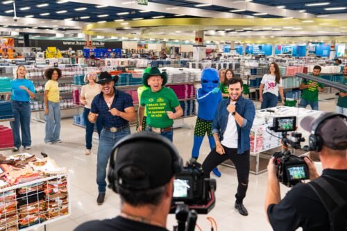 Havan lança paródia “Descer pra Havan” com Luciano Hang e dupla sertaneja Brenno e Matheus