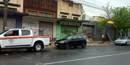 Ventania causa transtornos em Uruguaiana