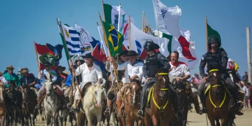 Festa nas areias do Litoral Norte para receber a Cavalgada do Mar