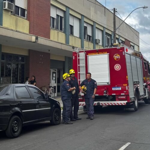 Moradores de edifício evacuam prédio em Osório após estouro de caixa d'água 1 486525838 9122739867824326 9016886786491217253 n