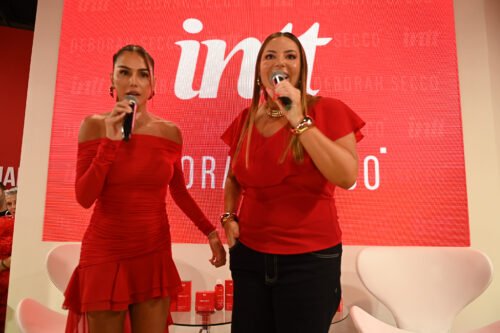 A Deborah Secco brilha no Anhembi com lançamento exclusivo de linha íntima pela INTT Cosméticos