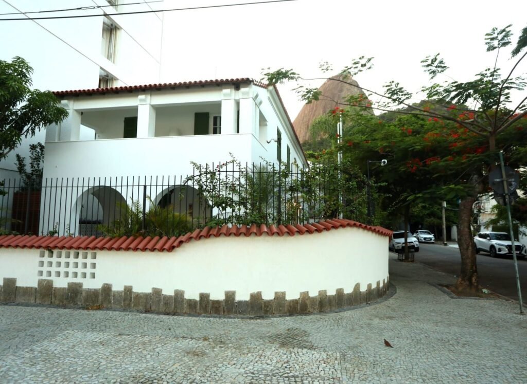 Prefeito do Rio decide comprar casa onde foi gravado "Ainda Estou Aqui" e vai transformá-la em Museu 3 GlIkiY5WwAAIkAE