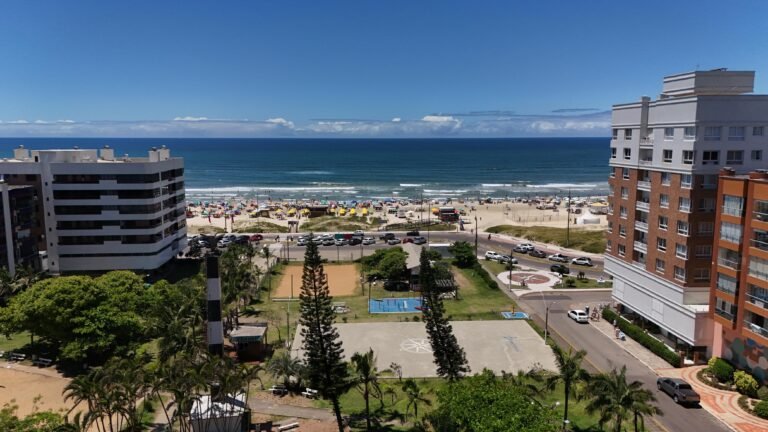 Praças de Capão da Canoa são opções de lazer além da praia 1 Praca do Farol
